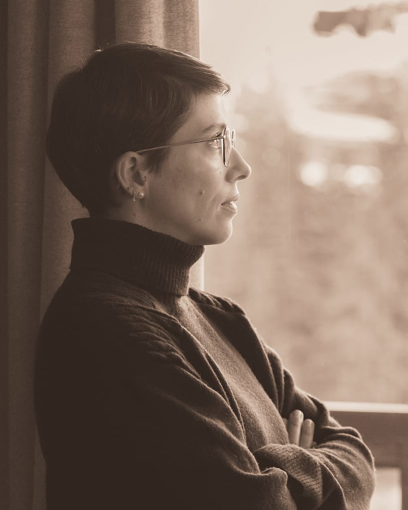 Portrait sepia de Ariane Marin la Meslée - fondatrice de A MLM CONSEIL